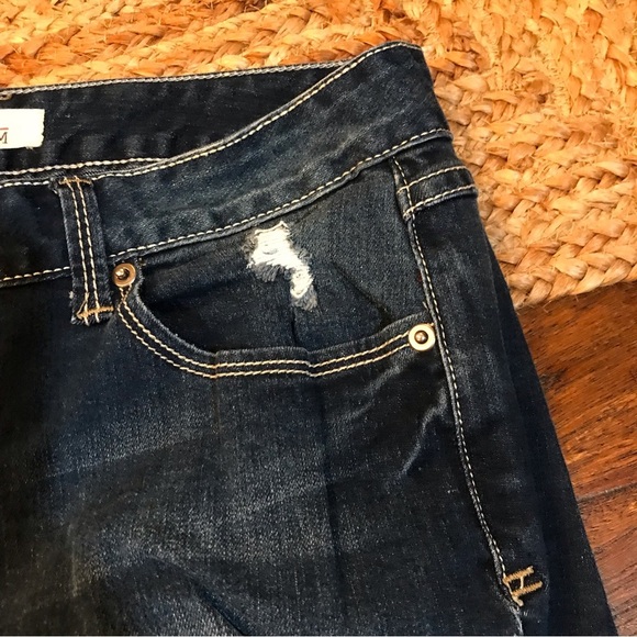 ▪️2.1 Distressed Denim Shorts - Picture 3 of 10